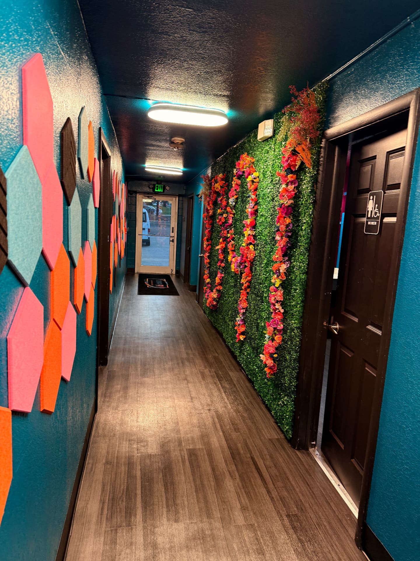 Corridor with the floral hedge wall at Olivia 91